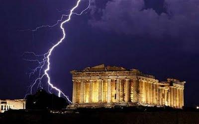 Grecia default Il Partenone cade a pezzi e la Grecia non è certo  da meno