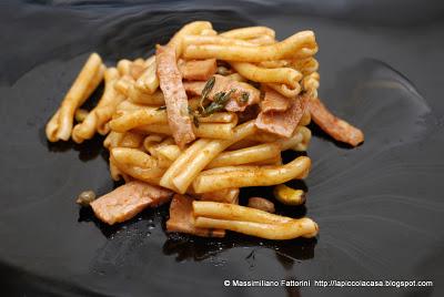 La ricetta per una pasta davvero gustosa: Casarecce con mortadella, santoreggia, capperi e pistacchi