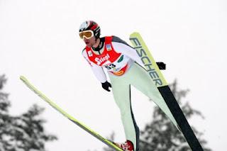 Flash news: Pittin cade di nuovo e si frattura una spalla a Klingenthal