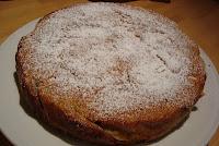 TORTA SOFFICE ALLE NOCCIOLE CON MARMELLATA