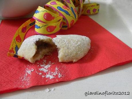 Mezzelune di carnevale alla crema di marroni e cioccolato