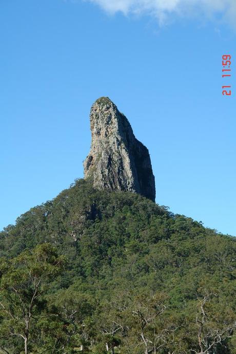 LE GLASSHOUSE MOUNTAIN