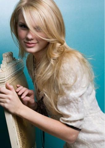 Taylor Swift Hairstyles: What is your favorite?