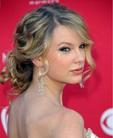 Taylor Swift Hairstyles: What is your favorite?