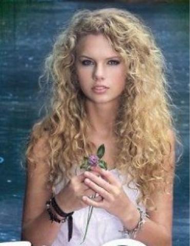 Taylor Swift Hairstyles: What is your favorite?