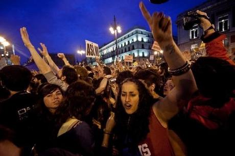 Il problema è che noi abbiamo Veltroni ed il Venezuela ha Chavez, non siamo soli, in Spagna votano la destra e poi protestano contro la manovra finanziaria. In Grecia sono ancora peggio si ribellano e girano a destra.