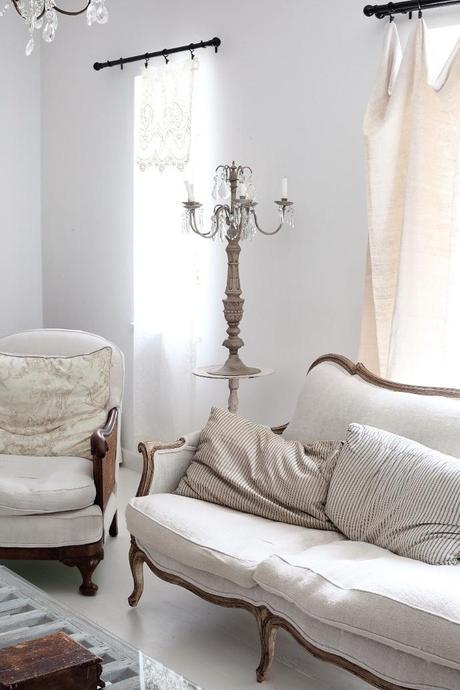 SIMPLE WHITE: INTERIOR DESIGN