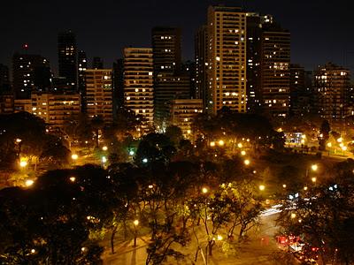 Buenos Aires di notte, caotica e sensuale, cattura il cuore e non lo restituisce più.