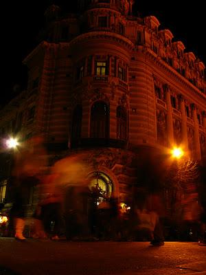 Buenos Aires di notte, caotica e sensuale, cattura il cuore e non lo restituisce più.