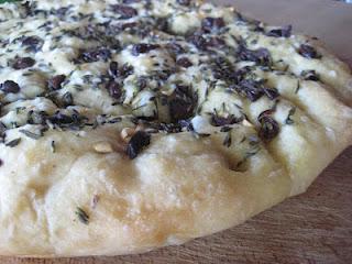 Focaccia alla lavanda ed olive