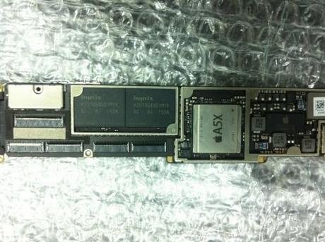 Foto scheda logica iPad 3 con chip ‘A5X’ ?!