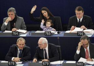 Una bambina al Parlamento europeo