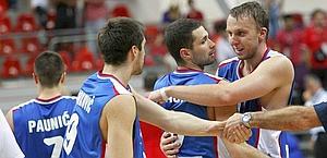 La gioia della Serbia, prima nel girone A. Reuters