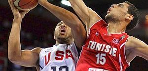 Eric Gordon permette agli Usa di chiudere i conti. Epa