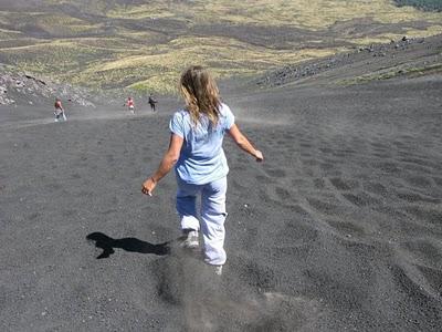 Ribolle l'Etna di zolfi ardenti....