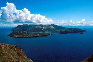 Le Eolie del mito e il mare di pietra