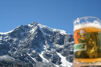 Formaggio di malga e birra ghiacciata...dopo 2 ore di sudore!