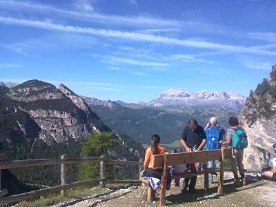 Parco naturale di Fanes - una mulattiera in mezzo al paradiso