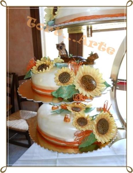 Torta nozze girasoli e raffia con animali thun