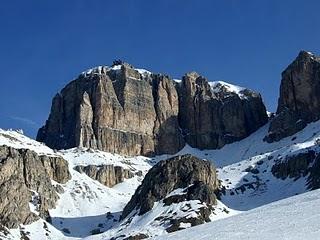 Passo del Pordoi (2239 m) ( Trentino, Val di Fassa / Val Cordevole)