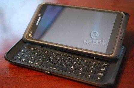 Nokia E7.jpg