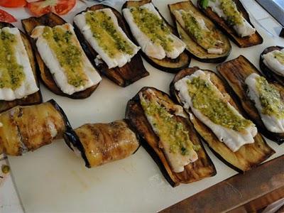 Involtini di melanzane con spatola al pesto