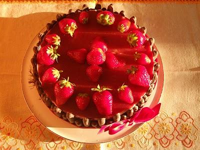 Cheesecake alle fragole e cioccolato