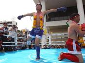 Foto giorno settembre 2010 senatori thailandesi sfidano kickboxing