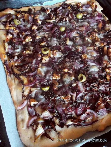 PIZZA AL RADICCHIO E NOCI