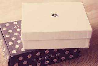 Chiacchiere ^-^: glossybox, ciglia finte & lenti