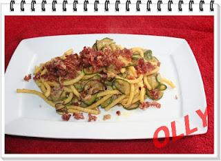 Bigoli con zucchine, tonno e pancetta