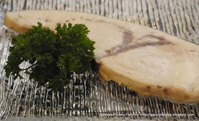 Trancio di pesce spada con olio al tartufo bianco - mari e monti in un matrimonio di sapori  perfetto