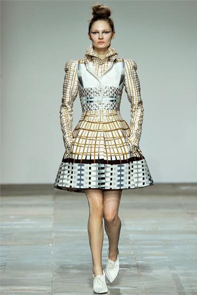 London fashion week. Mary Katrantzou e la sperimentazione delle stampe digitali