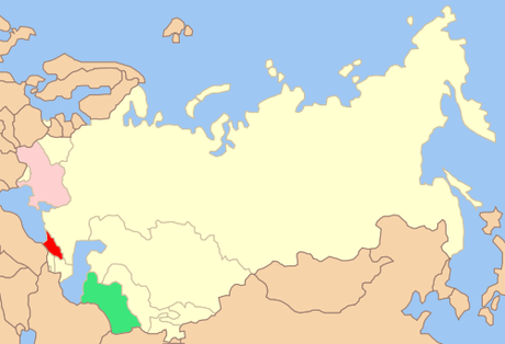 I membri della CSI; la Georgia (in rosso) è un ex membro; Ucraina e Turkmenistan (in verde) partecipano in maniera non ufficiale