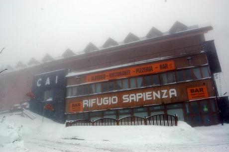 Maltempo: bloccati da 2 metri di neve al rifugio Sapienza sull'Etna 25 escursionisti