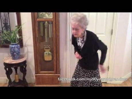 0 New York, la nonna 90enne, balla in tributo di Whitney Houston | VIDEO