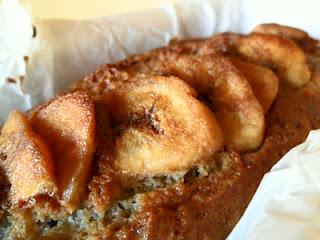 BANANA BREAD CON NOCI, FAVA TONKA E CHIPS DI BANANA...