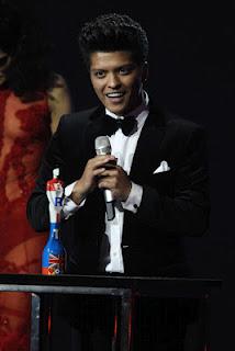 Bruno Mars in Dolce & Gabbana a The Brit Awards Cerimony