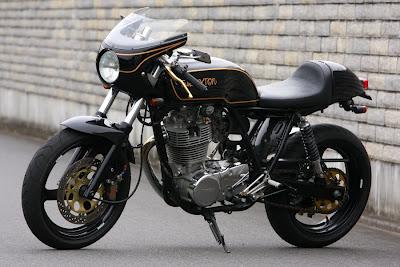 Yamaha SR 400 M-1 by Bike Garage Thruxton