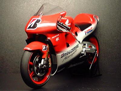 Honda NSR 500 Test Bridgestone 2001 by Kaz32 (Tamiya)