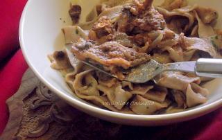 Tagliatelle al vino rosso con aringa affumicata