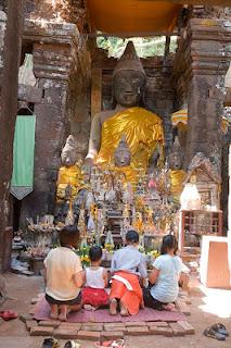 Lettere dal Laos 6: I frangipane di Wat Phu.