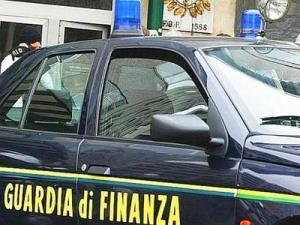 Salerno: gdf sequestra beni per 15 mln, 7 persone denunciate, un imprenditore arrestato