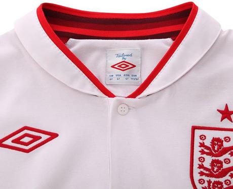 Calcio, Euro 2012: Umbro svela la nuova maglia dell’Inghilterra. E’ bianca con i dettagli in rosso