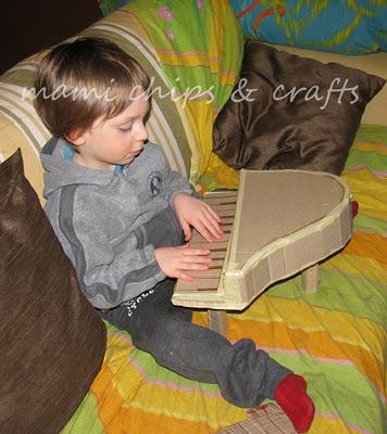 strumenti con cartone riciclato