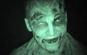 Uno zombie fa irruzione al cinema, il guerrilla per The Walking Dead