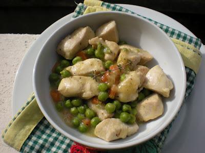 Bocconcini di Pollo piselli e carote al timo