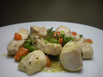 Bocconcini di Pollo piselli e carote al timo