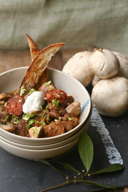 Stufato di manzo con funghi e chorizo