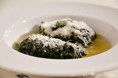 Foglie di cavolo nero ripiene in brodo